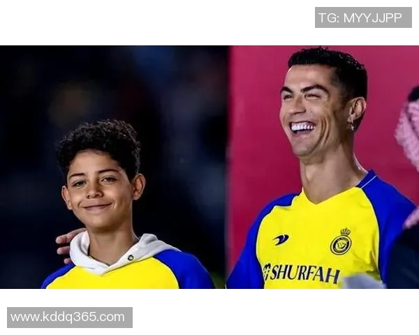 崇拜的足球明星们他们的辉煌成就与感人故事分享