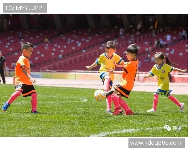 足球明星勇闯野球场展现非凡技艺与激情对决的精彩瞬间